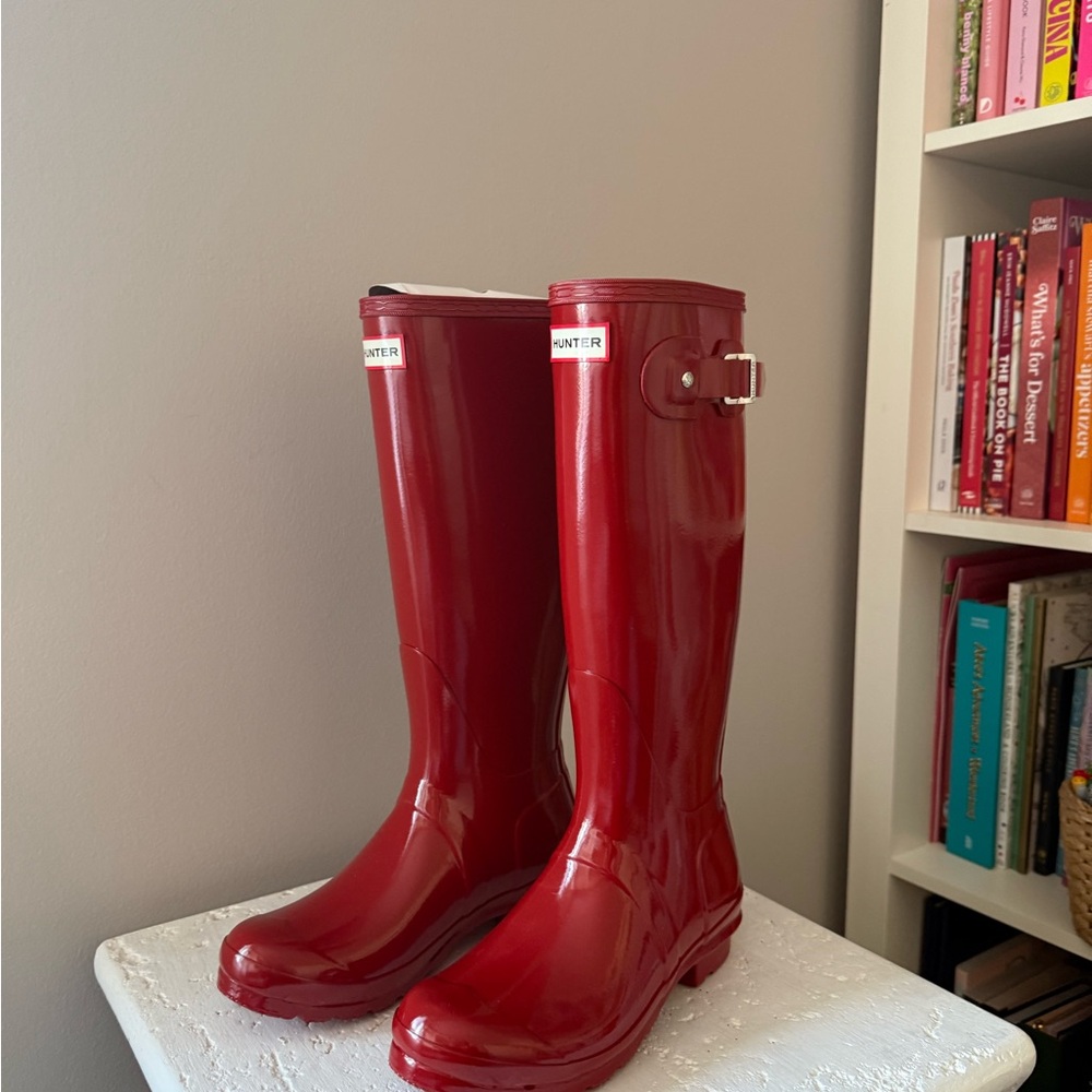 Hunter Glossy Cherry Boots